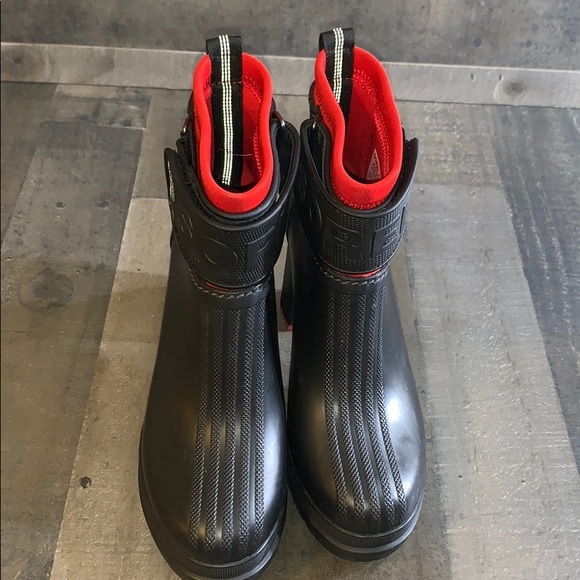 Sorel Black and Red Ankle Rain Boot Heels - Picture 2 of 8